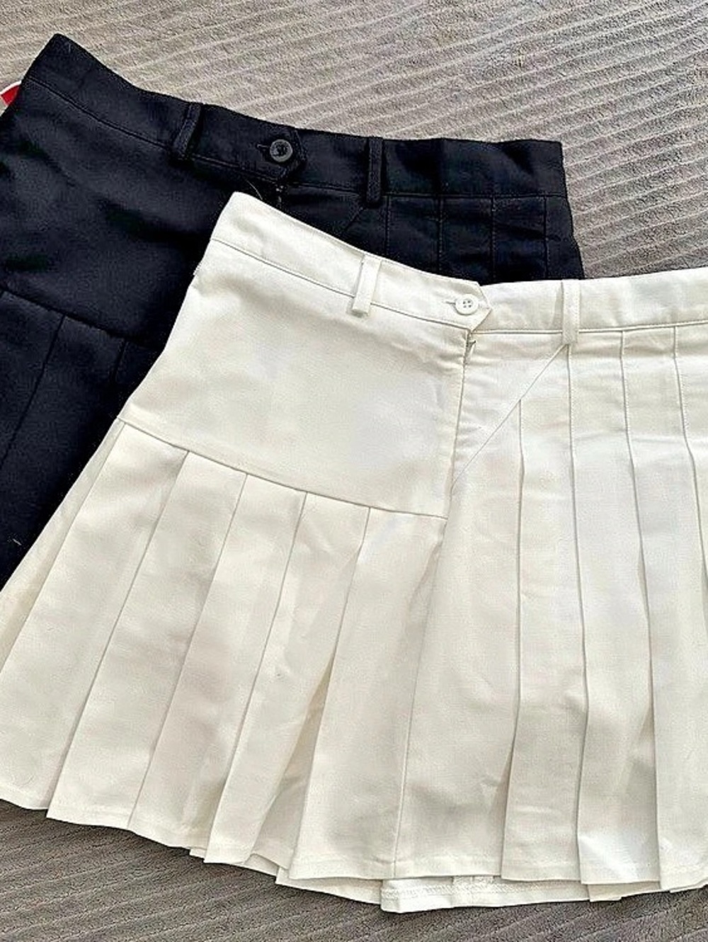 AC FOR AG Pleated Mini Skirt White & Black *read sizing note